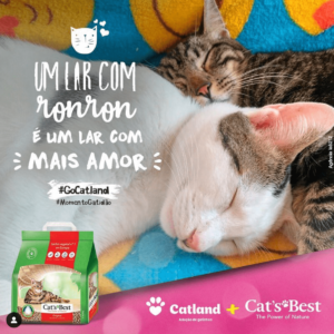Anúncio da Cat's Best e Catland com dois gatos dormindo e a frase "Um lar com ronron é um lar com mais amor"