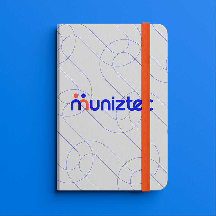 Caderno branco com o logotipo da Muniztec
