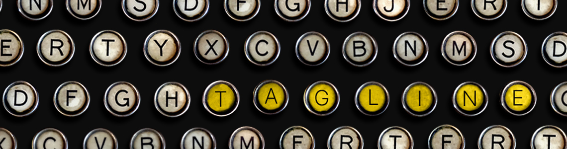 Teclado de uma máquina de escrever com a palavra "Tagline" destacada na cor amarela