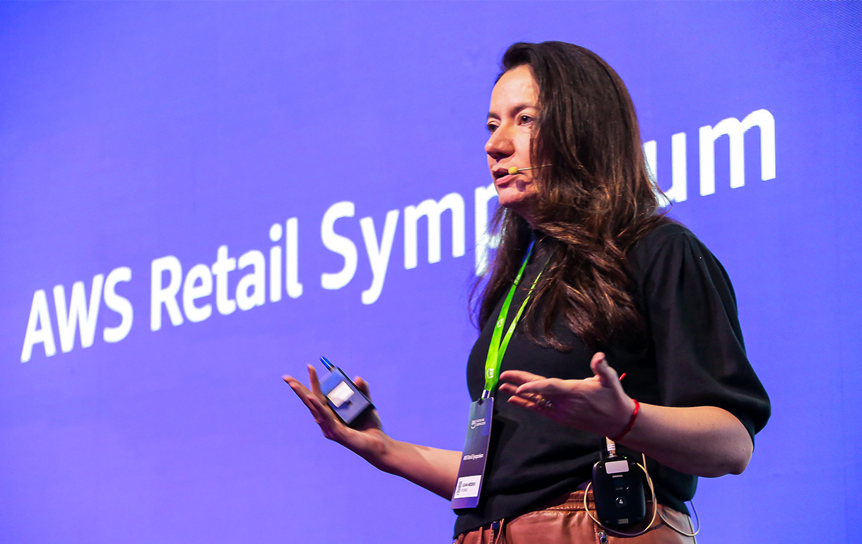 lab212_Portfolio_AWS Retail Symposium_Mosaico-Palestrante Luciana-Medeiros